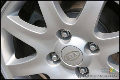 2006 Kia Spectra5 EX Sport (Photo: Philippe Champoux, Auto123.com)