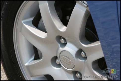 2006 Kia Spectra5 EX Sport (Photo: Philippe Champoux, Auto123.com)