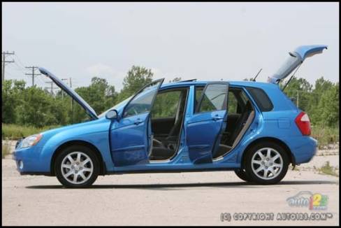 2006 Kia Spectra5 EX Sport (Photo: Philippe Champoux, Auto123.com)