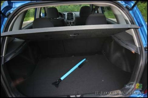 2006 Kia Spectra5 EX Sport (Photo: Philippe Champoux, Auto123.com)