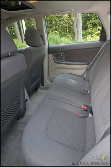 2006 Kia Spectra5 EX Sport (Photo: Philippe Champoux, Auto123.com)