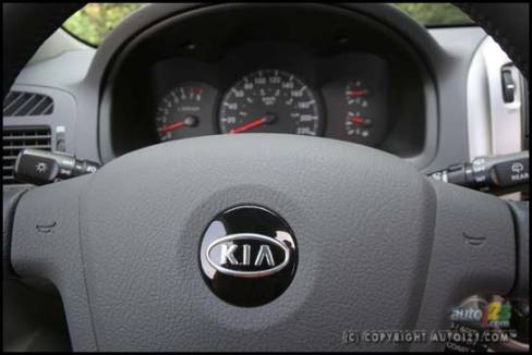 2006 Kia Spectra5 EX Sport (Photo: Philippe Champoux, Auto123.com)