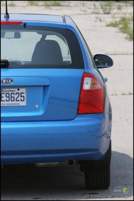 Kia Spectra5 EX Sport 2006 (Photo: Philippe Champoux, Auto123.com)