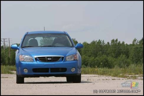 Kia Spectra5 EX Sport 2006 (Photo: Philippe Champoux, Auto123.com)