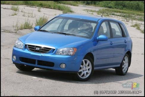Kia Spectra5 EX Sport 2006 (Photo: Philippe Champoux, Auto123.com)