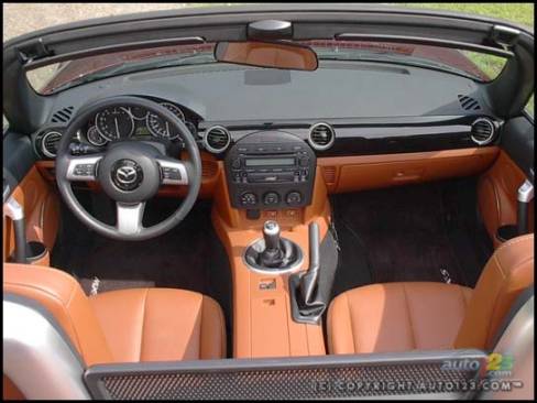 2006 Mazda MX-5 GT (Photo: Kevin ''Crash'' Corrigan, Auto123.com)
