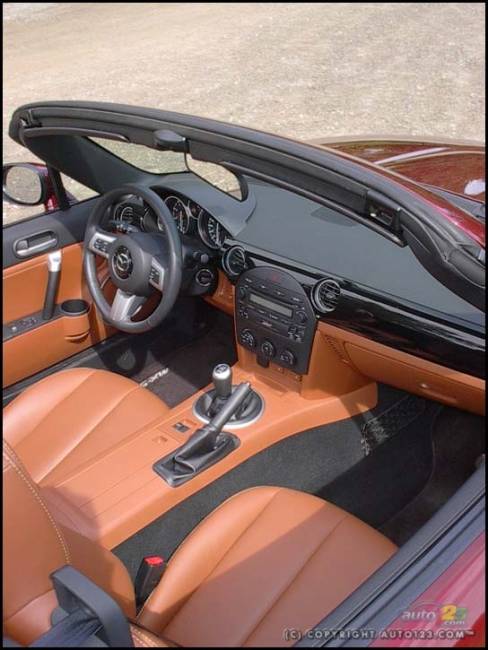 2006 Mazda MX-5 GT (Photo: Kevin ''Crash'' Corrigan, Auto123.com)