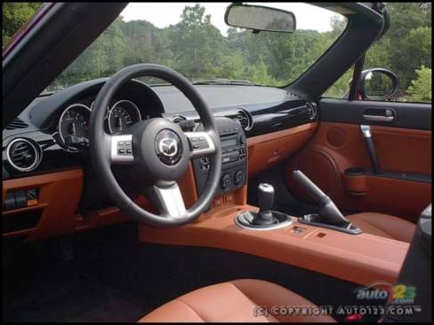 2006 Mazda MX-5 GT (Photo: Kevin ''Crash'' Corrigan, Auto123.com)