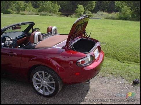 2006 Mazda MX-5 GT (Photo: Kevin ''Crash'' Corrigan, Auto123.com)