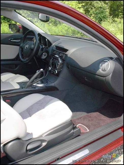 2006 Mazda RX-8 SE (Photo: Kevin ''Crash'' Corrigan, Auto123.com)