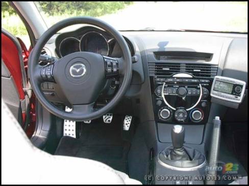 2006 Mazda RX-8 SE (Photo: Kevin ''Crash'' Corrigan, Auto123.com)