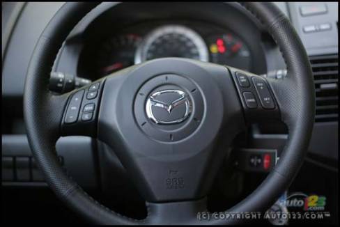 2006 Mazda5 GT (Photo: Philippe Champoux, Auto123.com)