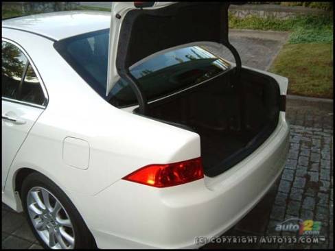 2006 Acura TSX (Photo: Rob Rothwell, Auto123.com)