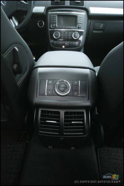 2006 Mercedes-Benz R 350 (Photo: Philippe Champoux, Auto123.com)