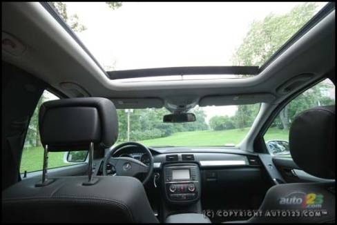 2006 Mercedes-Benz R 350 (Photo: Philippe Champoux, Auto123.com)