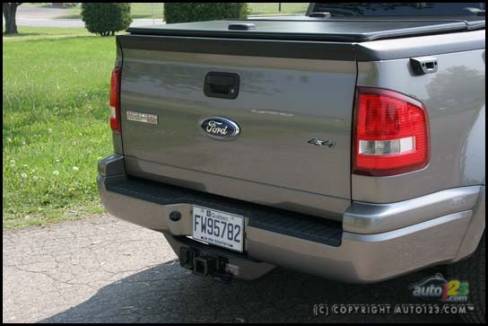 2007 Ford Explorer Sport Trac Limited 4x4 (Photo: Philippe Champoux, Auto123.com)