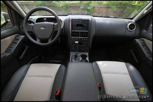 Ford Explorer Sport Trac Limited 4x4 2007 (Photo: Philippe Champoux, Auto123.com)