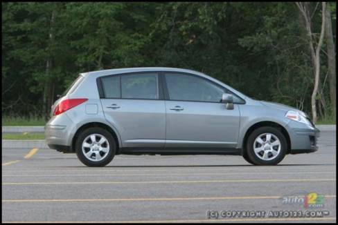 2007 Nissan Versa 1.8 SL (Photo: Philippe Champoux, Auto123.com)
