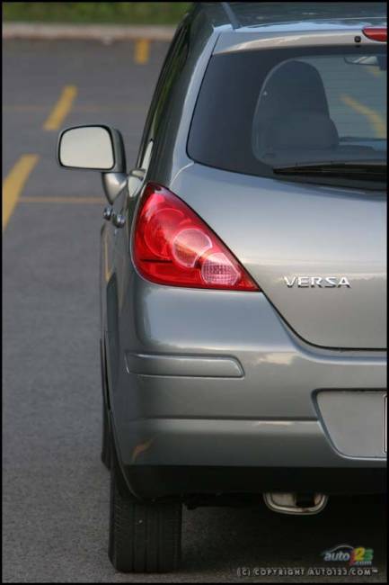 2007 Nissan Versa 1.8 SL (Photo: Philippe Champoux, Auto123.com)
