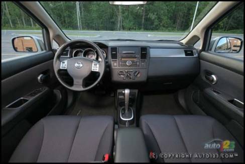 2007 Nissan Versa 1.8 SL (Photo: Philippe Champoux, Auto123.com)