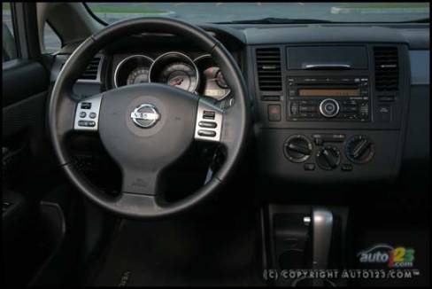 2007 Nissan Versa 1.8 SL (Photo: Philippe Champoux, Auto123.com)