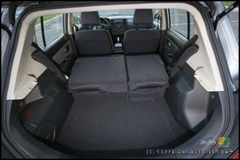 2007 Nissan Versa 1.8 SL (Photo: Philippe Champoux, Auto123.com)