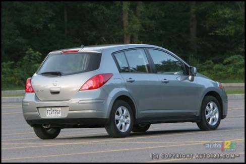 2007 Nissan Versa 1.8 SL (Photo: Philippe Champoux, Auto123.com)