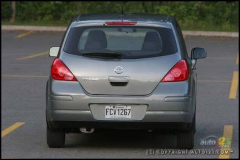 2007 Nissan Versa 1.8 SL (Photo: Philippe Champoux, Auto123.com)