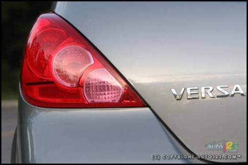 2007 Nissan Versa 1.8 SL (Photo: Philippe Champoux, Auto123.com)