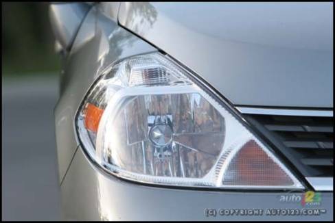 2007 Nissan Versa 1.8 SL (Photo: Philippe Champoux, Auto123.com)