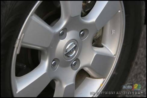 2007 Nissan Versa 1.8 SL (Photo: Philippe Champoux, Auto123.com)