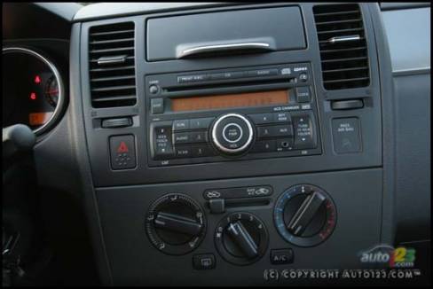 2007 Nissan Versa 1.8 SL (Photo: Philippe Champoux, Auto123.com)