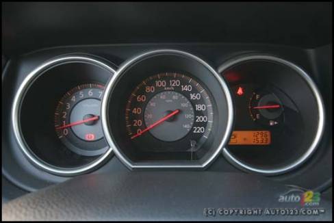 2007 Nissan Versa 1.8 SL (Photo: Philippe Champoux, Auto123.com)