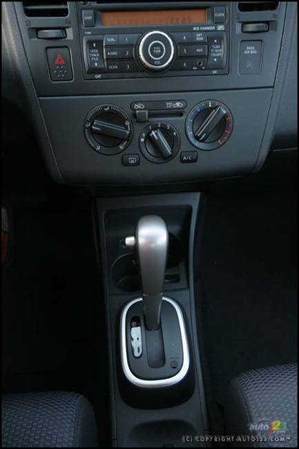 2007 Nissan Versa 1.8 SL (Photo: Philippe Champoux, Auto123.com)