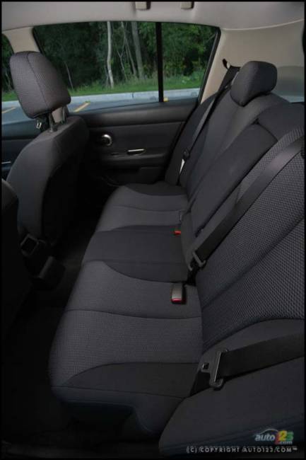 2007 Nissan Versa 1.8 SL (Photo: Philippe Champoux, Auto123.com)