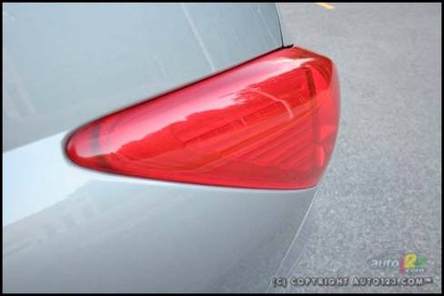 2007 Nissan Versa 1.8 SL (Photo: Philippe Champoux, Auto123.com)
