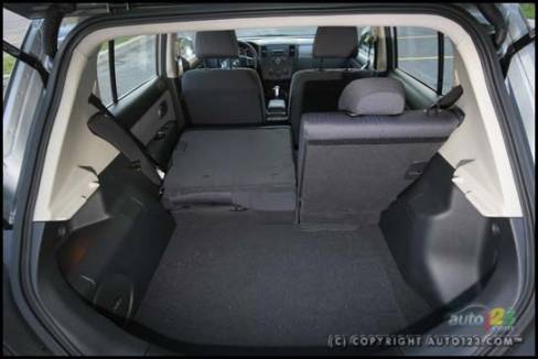 2007 Nissan Versa 1.8 SL (Photo: Philippe Champoux, Auto123.com)