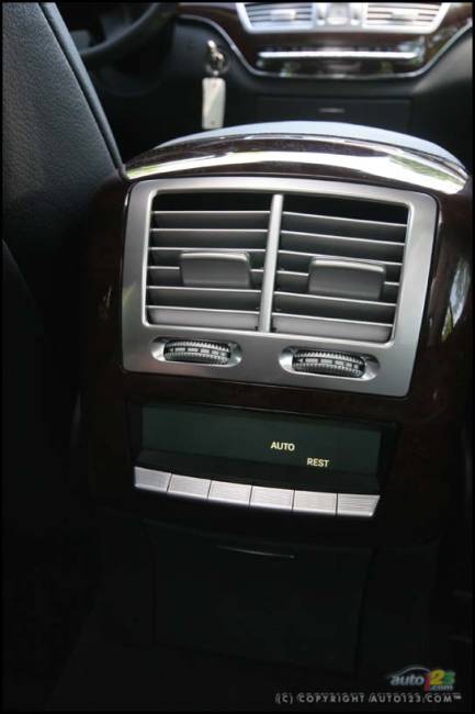 Mercedes-Benz S550 2007 (Photo: Philippe Champoux, Auto123.com)