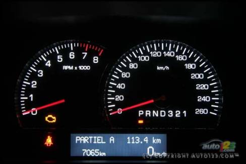 Cadillac DTS 2006 (Photo: Philippe Champoux, Auto123.com)