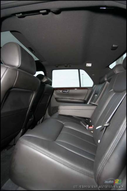Cadillac DTS 2006 (Photo: Philippe Champoux, Auto123.com)