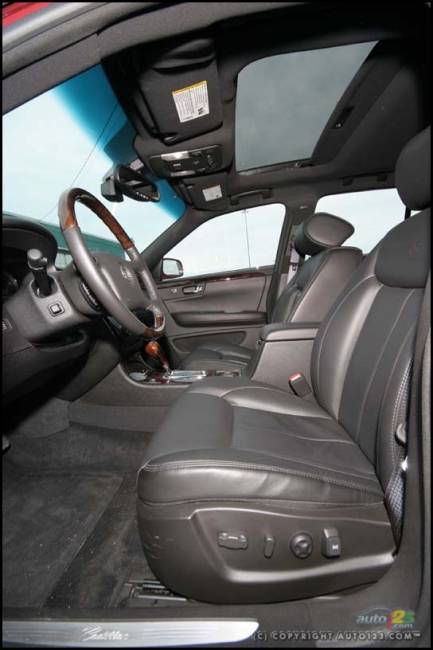 Cadillac DTS 2006 (Photo: Philippe Champoux, Auto123.com)