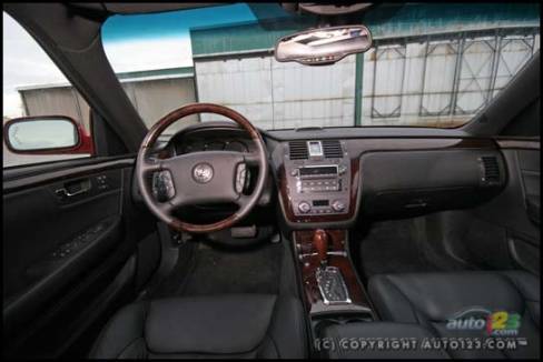 Cadillac DTS 2006 (Photo: Philippe Champoux, Auto123.com)