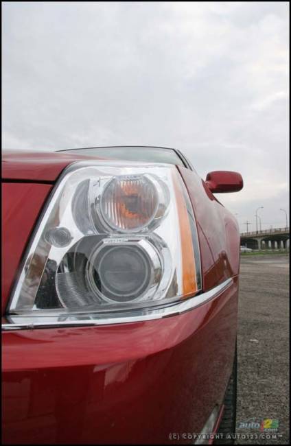 Cadillac DTS 2006 (Photo: Philippe Champoux, Auto123.com)