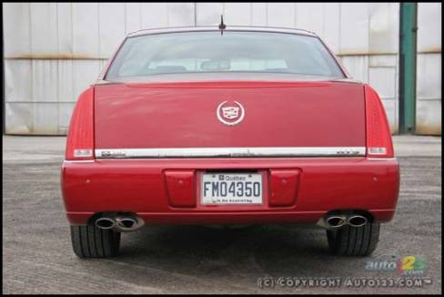 Cadillac DTS 2006 (Photo: Philippe Champoux, Auto123.com)