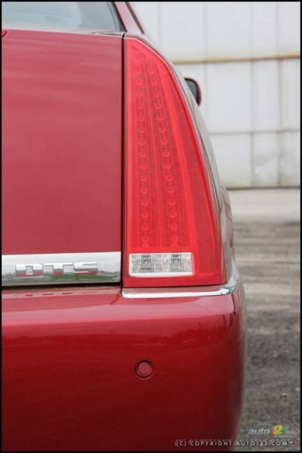 Cadillac DTS 2006 (Photo: Philippe Champoux, Auto123.com)