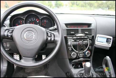 2006 Mazda RX-8 SE (Photo: Justin Pritchard, Auto123.com)