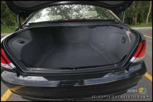 2006 BMW 750Li (Photo: Philippe Champoux, Auto123.com)