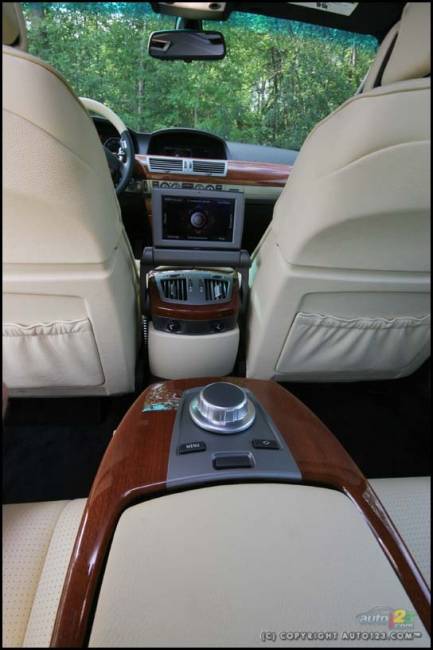2006 BMW 750Li (Photo: Philippe Champoux, Auto123.com)