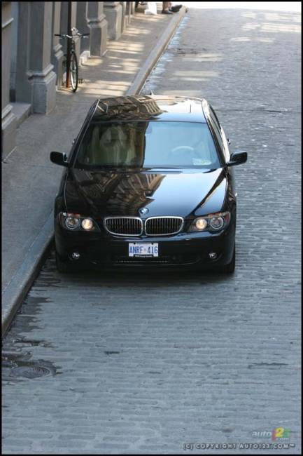 2006 BMW 750Li (Photo: Philippe Champoux, Auto123.com)