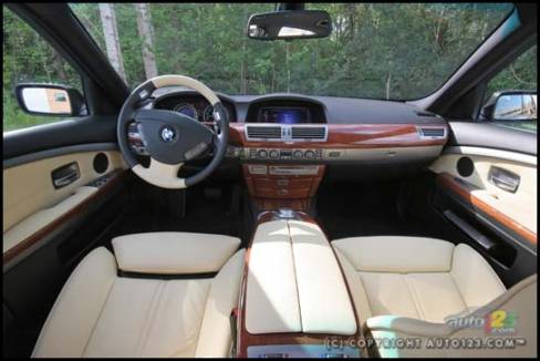 2006 BMW 750Li (Photo: Philippe Champoux, Auto123.com)